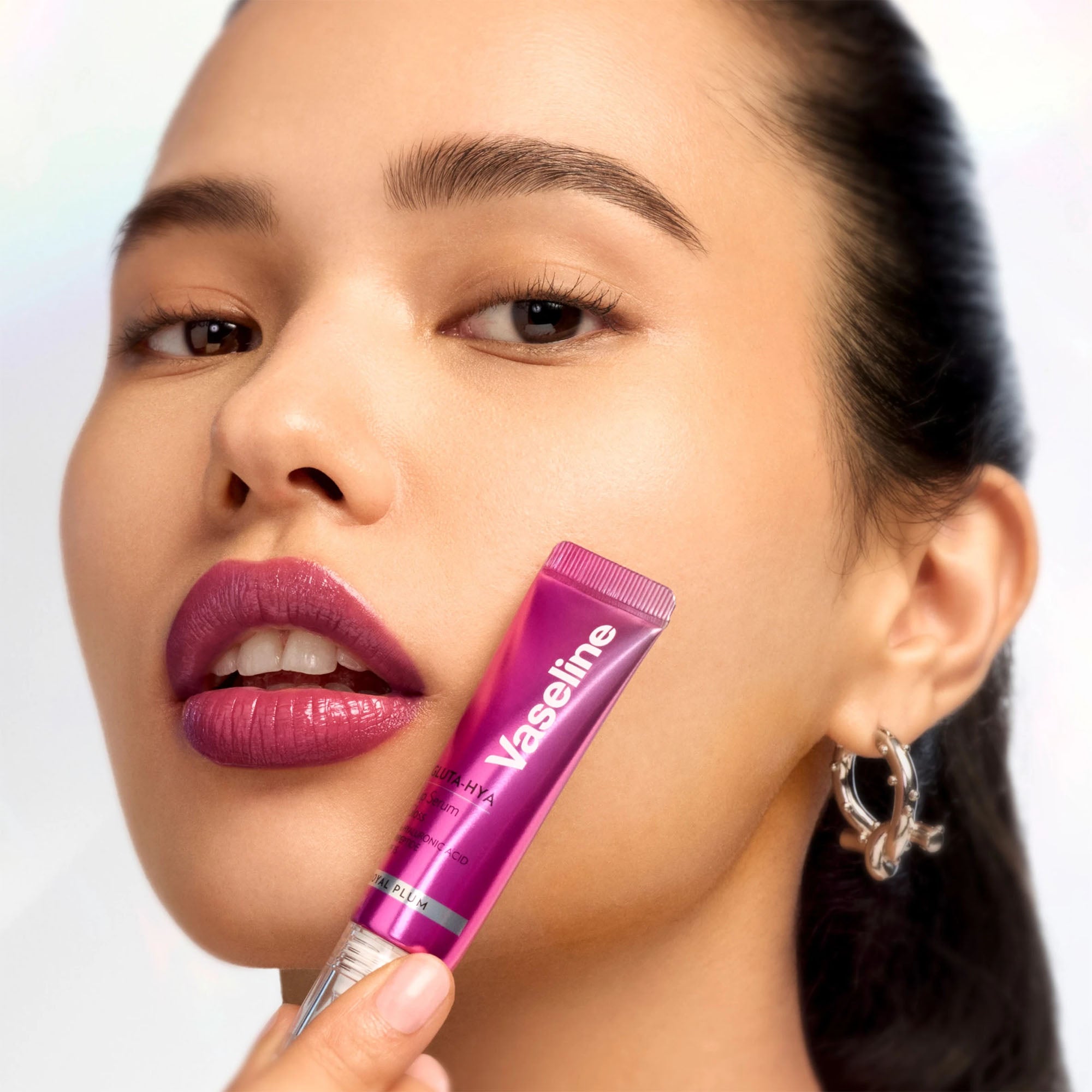Vaseline Tinted lip care Serum Gloss GLUTA-HYA Royal Plum, 10 mL